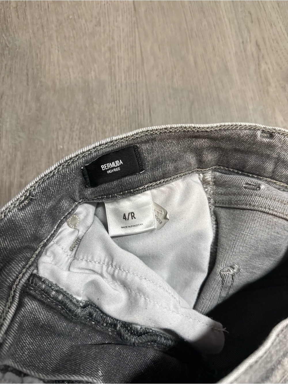 •EXPRESS• HIGH RISE BERMUDA DENIM SHORTS - Picture 6 of 6